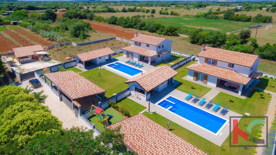 Beautiful Villa in the vicinity of Ližnjan, with its own swimming pool, garden house and yard with several covered parking spaces #sale