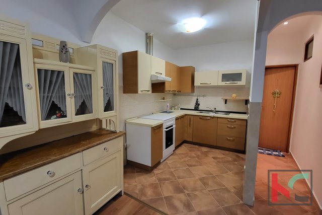 Istrien, Rovinj, Familien-Dreizimmerwohnung mit Potenzial, strenges Zentrum #verkaufen