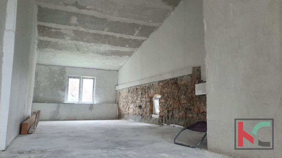 Истрия, каменный дом в окрестностях Ровиня, 120м2, в фазе высокого рох-бау с видом на море, #продажа