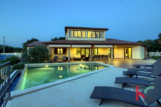 Šišan, raskošna samostojeća kuća za odmor sa bazenom od 270m2 na okućnici od 1571m2, #prodaja