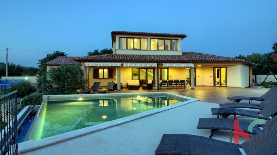 Šišan, raskošna samostojeća kuća za odmor sa bazenom od 270m2 na okućnici od 1571m2, #prodaja