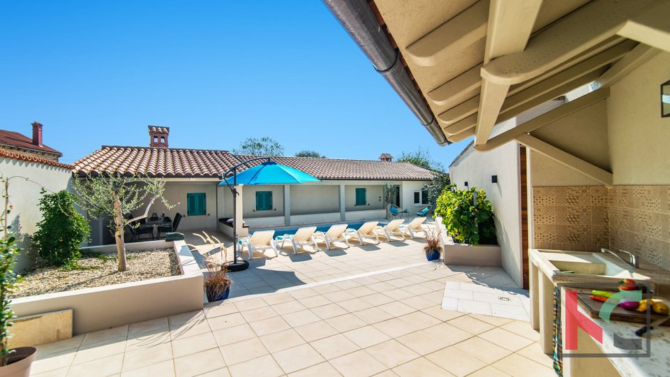 Bella casa a un piano con piscina e interni eleganti su un terreno di 290 m2, #vendita