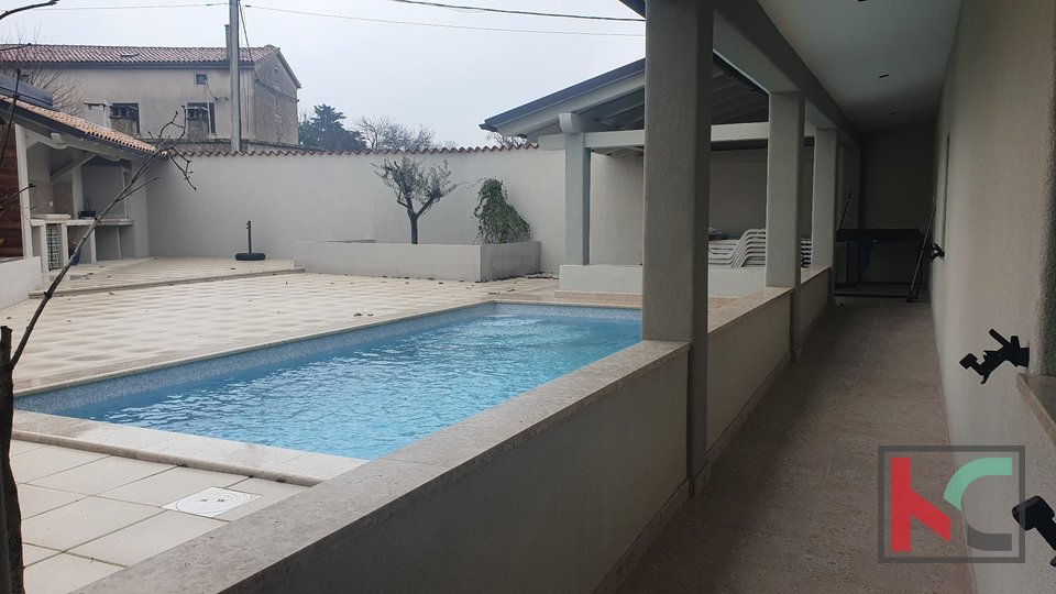 Красивый одноэтажный дом с бассейном и стильным интерьером на участке 290 м2, #продажа