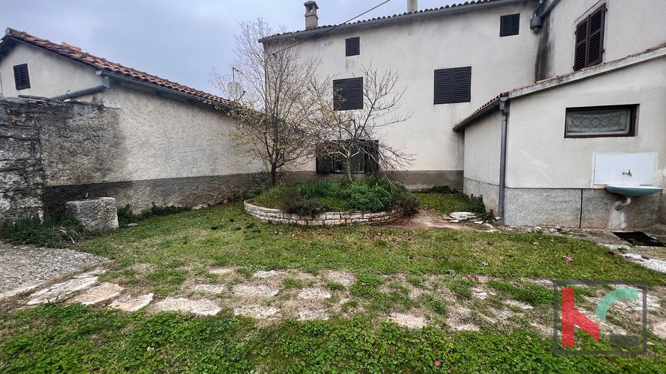 Istria, Svetvinčenat, House, 136 m2 with potential on a beautiful plot #sale
