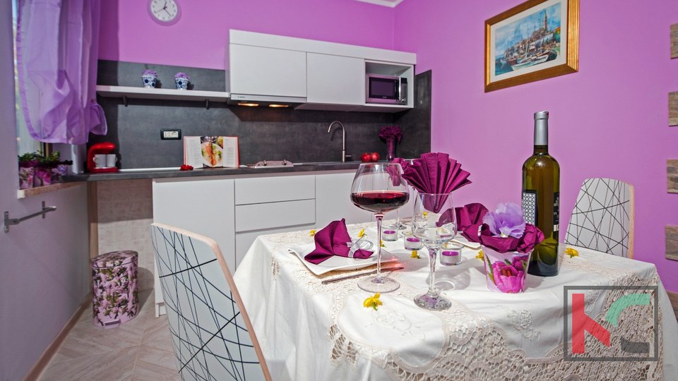 Rovinj, Einfamilienhaus 360m2 drei Wohnungen und ein separates Haus ist eine ausgezeichnete Lage