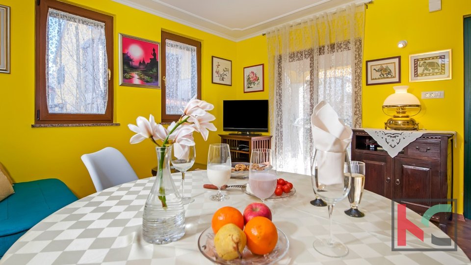 Rovinj, detached house 360m2 three apartments and a separate house is an excellent location