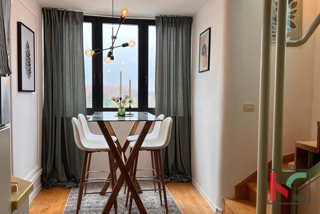 Истрия, Пореч, квартира 39,64 м2, стильная двухэтажная квартира с бесценным видом на море #продажа