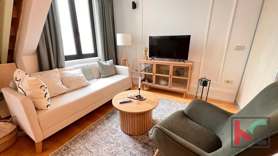 Istria, Parenzo, appartamento 39,64 m2, elegante appartamento a due piani con una vista mare impagabile #vendita