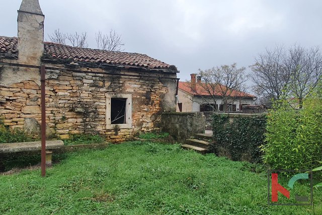 Hrboki, an old Istrian stone house with a barn for renovation, great opportunity #sale