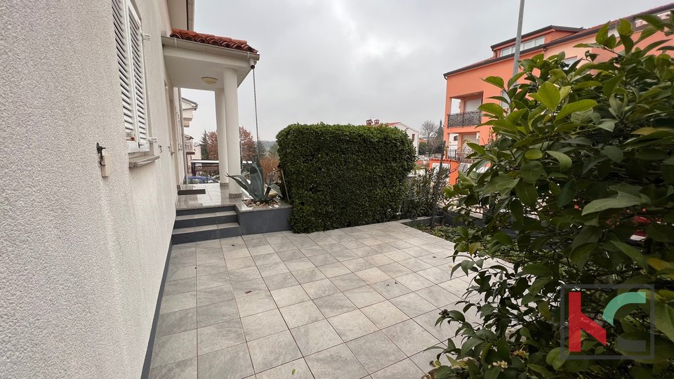 Istria, Parenzo, casa indipendente con giardino paesaggistico in ottima posizione, #vendita