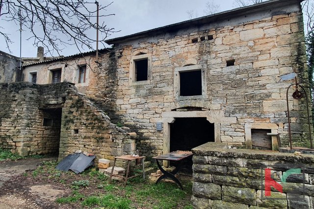 Žminj, Zentralistrien, zwei größere alte verbundene autochthone istrische Häuser zum Renovieren auf 507m2, #verkaufen
