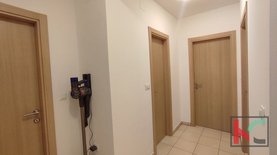 Istria, Pola, appartamento ammobiliato 2SS+DB 70.86m2, piano terra con terrazzo, #vendita