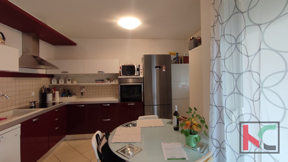 Istria, Pola, appartamento ammobiliato 2SS+DB 70.86m2, piano terra con terrazzo, #vendita