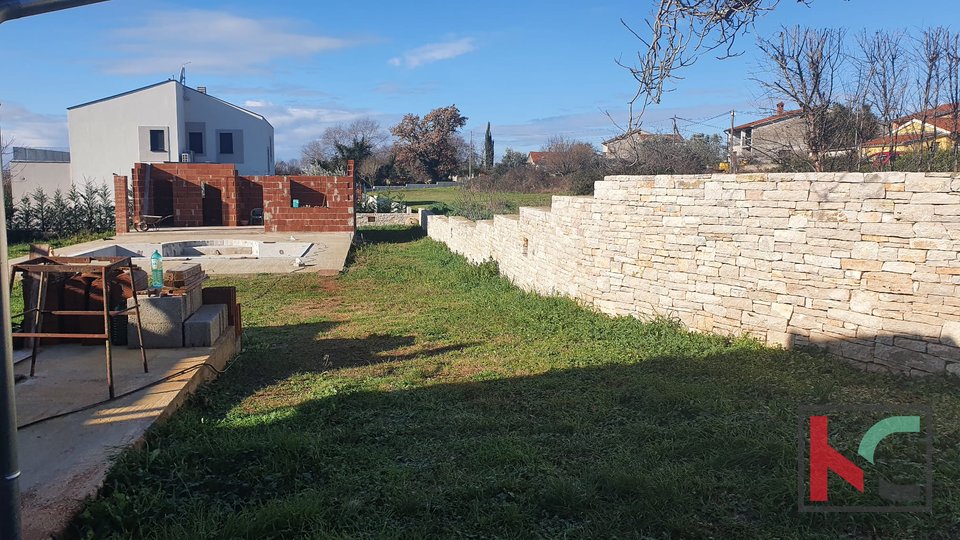 Municipality of Svetvinčenat, a house in the renovation phase with an outdoor kitchen and swimming pool is for sale #sale