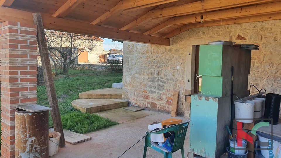 Муниципалитет Svetvinčenat, продается дом в стадии ремонта с летней кухней и бассейном #продажа