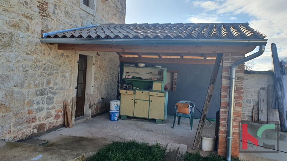 Municipality of Svetvinčenat, a house in the renovation phase with an outdoor kitchen and swimming pool is for sale #sale