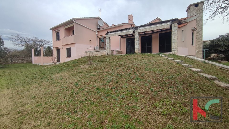 Istria, Vodnjan, traditional Istrian house with swimming pool and olive grove, building plot 4671 m2, #sale