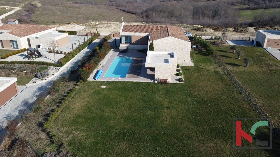 Istra, Brtonigla, luksuzna vila 324m2 sa idiličnim pogledom #prodaja