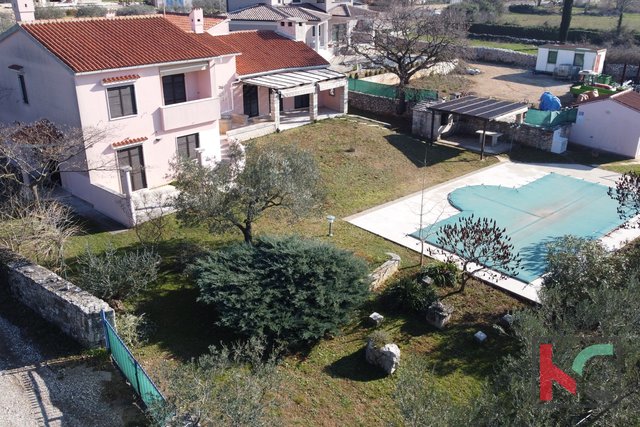 Istria, Dignano, casa istriana tradizionale con piscina e uliveto, terreno edificabile 4671 m2, #vendita