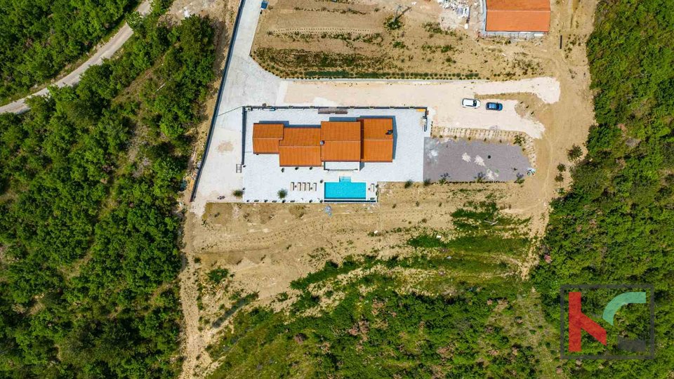 Istrien, Villa auf einem 20.000 m2 großen Garten in der Nähe des malerischen Dorfes Draguć