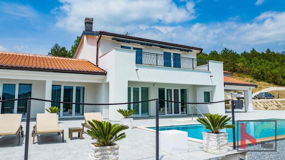 Istria, Villa on a 20,000m2 garden near the picturesque village of Draguć