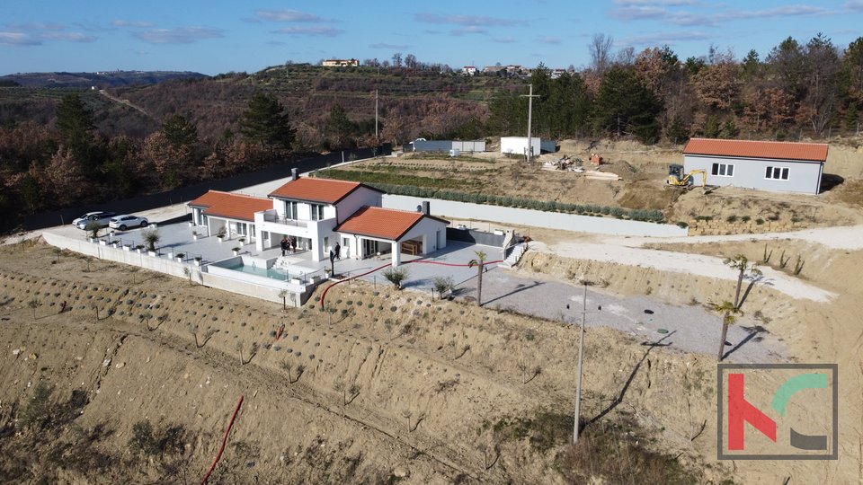 Istrien, Villa auf einem 20.000 m2 großen Garten in der Nähe des malerischen Dorfes Draguć