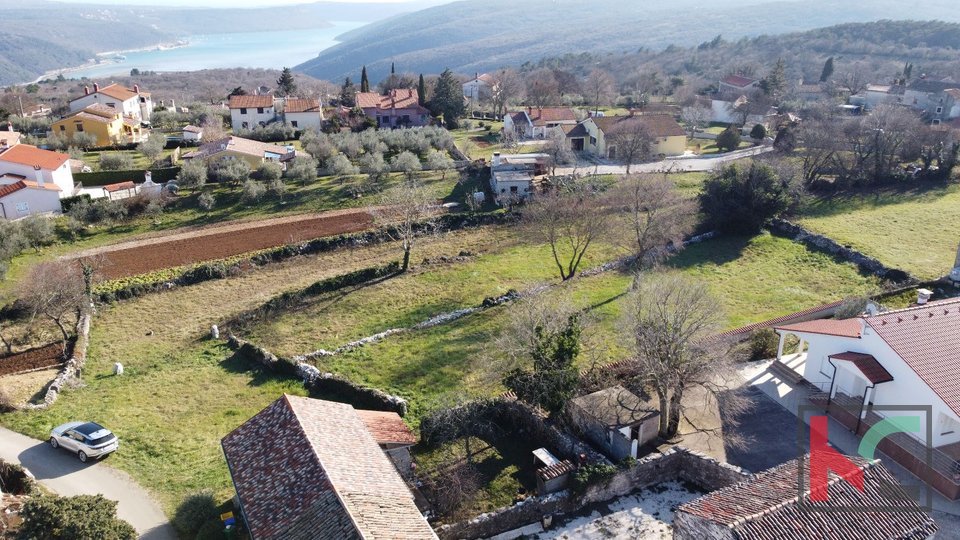 Istra, Barban, kamnita hiša za obnovo in zemljišče 1826 m2, #prodaja