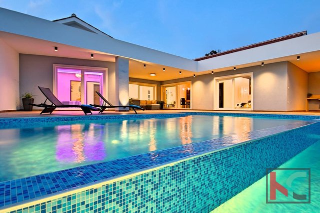 Istra, Svetvinčenat, Villa 205m2 sa infinity bazenom na 1132m2 okućnice, #prodaja