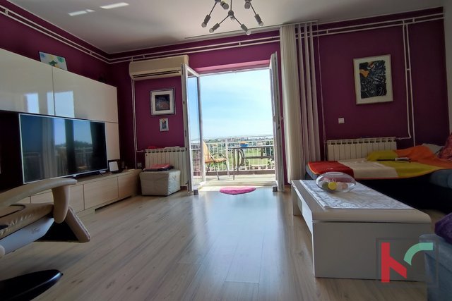 Istria, Pola, confortevole appartamento familiare 3SS+DB 133,29m2 con giardino paesaggistico, posizione tranquilla, #vendita
