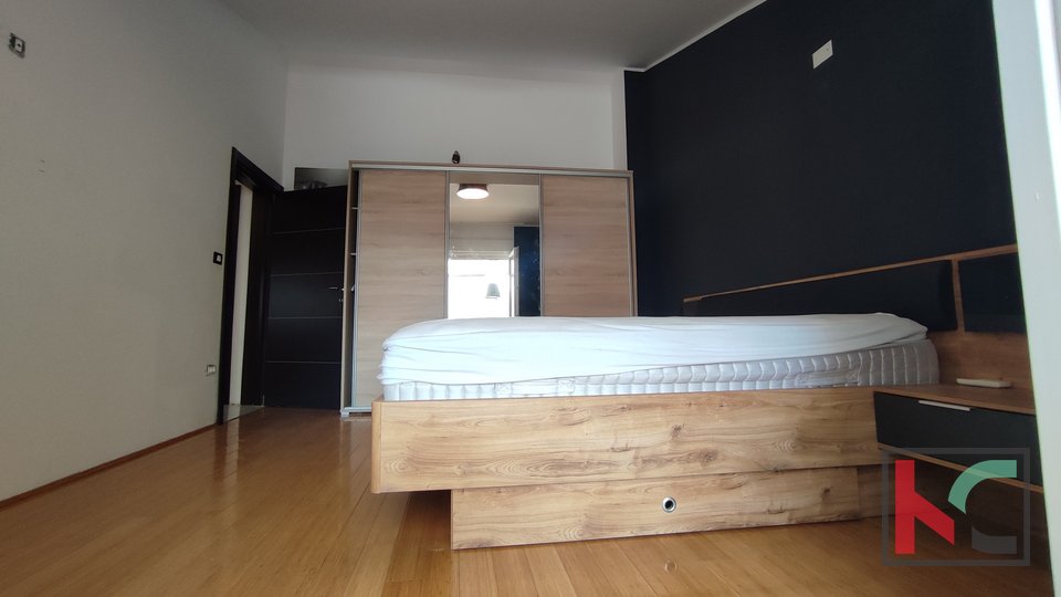 Istra, Pula, Vidikovac, penthouse 96,34m2 sa 2 garažom, nedaleko centra grada