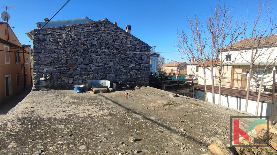 Istra, Vodnjan, kamena ruševina u centru sa okućnicom, #prodaja
