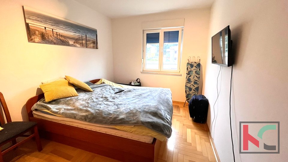 Pula, Valsaline, zweistöckige Wohnung in einem Neubau in idealer Lage