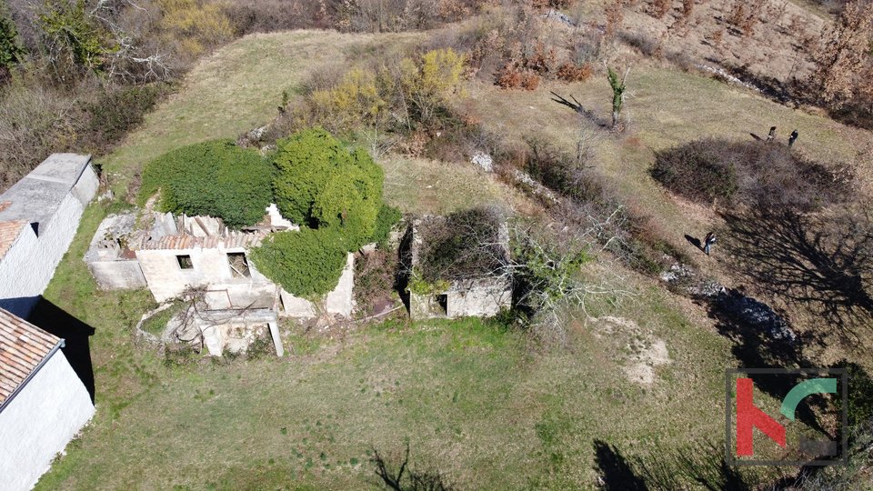 Gračišće, Lančišće old Istrian house 300m2 garden plot 1353m2 building and 5500m2 agricultural land, #sale
