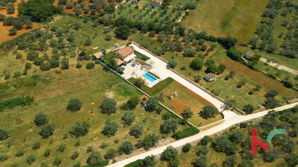 Istra, Fažana, raskošna Vila u Fažani okružena prirodom na 2200m2 okućnice, #prodaja