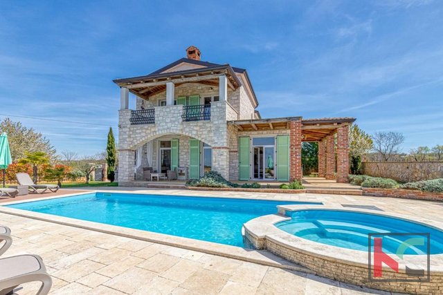 Luxury stone villa with pool and sea view near Poreč