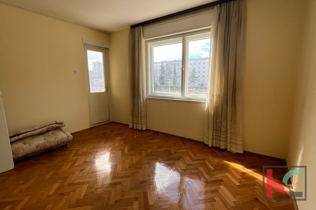 Pula, Veruda, four-room family apartment on the second floor in a desirable location #sale