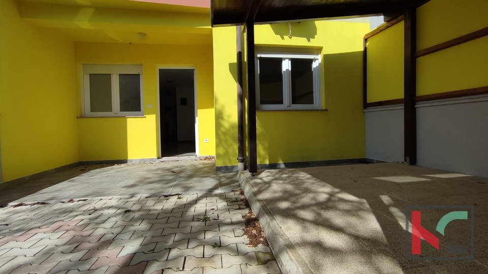 Istra, Ližnjan, stan sa 2SS+DB 78,83m2, terasa, okućnica, #prodaja