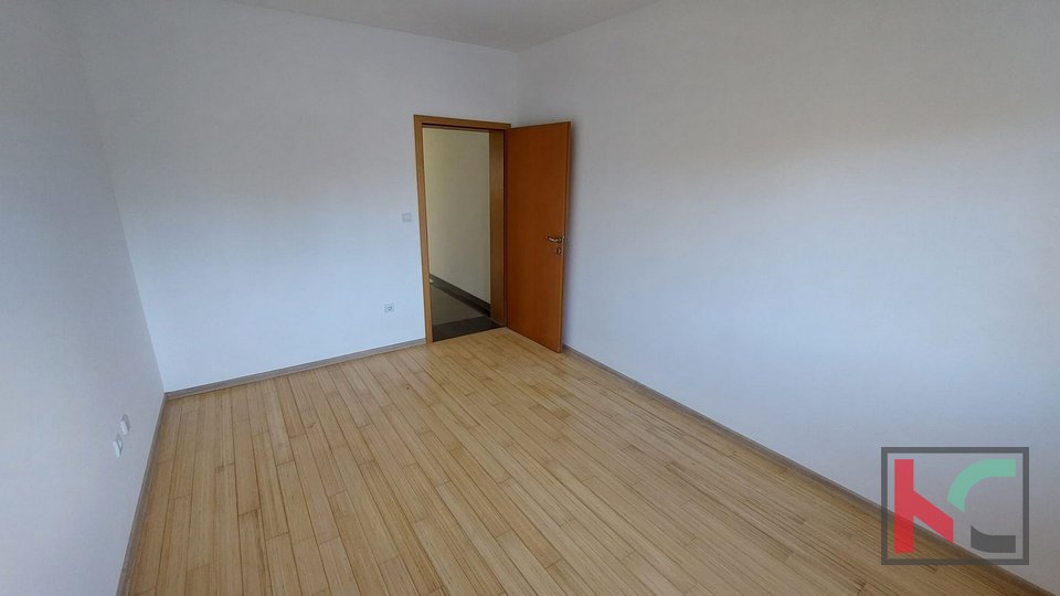 Istra, Ližnjan, stan sa 2SS+DB 78,83m2, terasa, okućnica, #prodaja