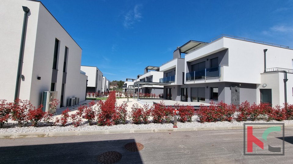 Istrien, Banjole, Luxusvilla in einer privaten Siedlung 200 m vom Meer entfernt