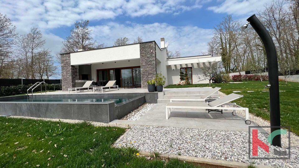 Istria, Žminj, charming villa with swimming pool on a spacious intimate garden #sale