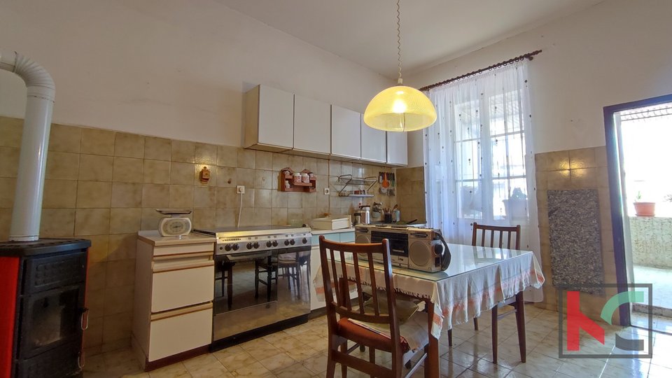 Istria, Pula, apartment 89.62m2 in the city center on the 1st floor, terrace with sea view, #sale