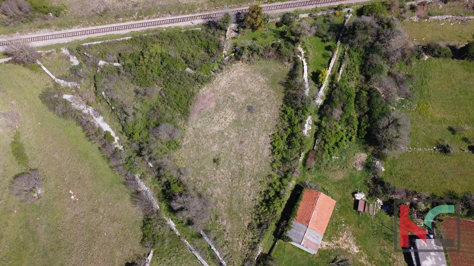 Istra - Svetvinčenat, zazidljivo zemljišče 400m2 na odlični lokaciji, #prodaja