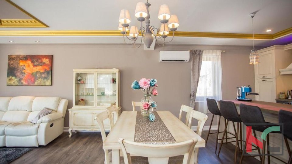 Istria, Poreč, house with a rustic interior with a swimming pool and landscaped garden, #sale