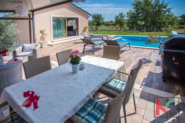 Istria, Parenzo, casa con interni rustici con piscina e giardino paesaggistico, #vendita