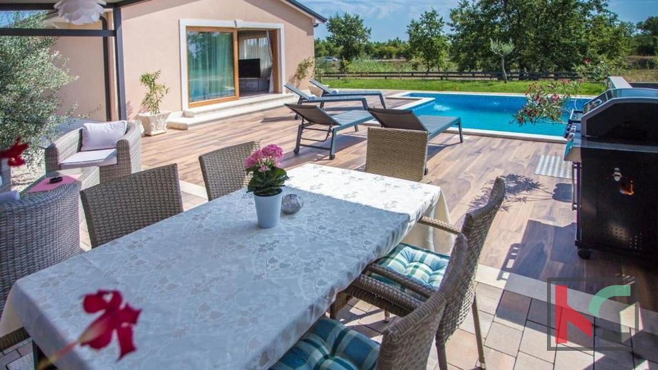 Istrien, Poreč, rustikal eingerichtetes Haus mit Swimmingpool und gepflegtem Garten, #verkaufen