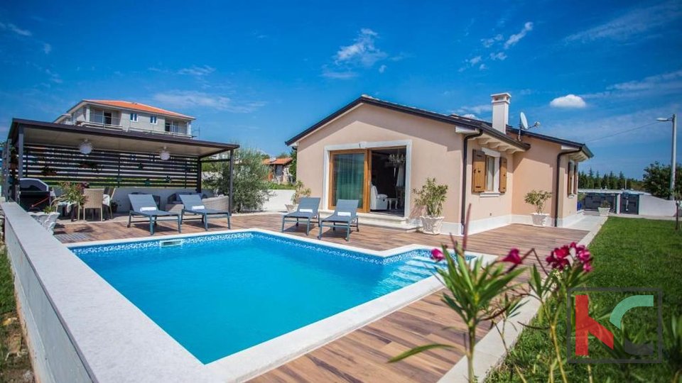 Istrien, Poreč, rustikal eingerichtetes Haus mit Swimmingpool und gepflegtem Garten, #verkaufen