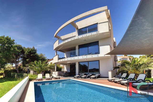 Istrien, Premantura, Haus mit Pool und 3 Wohneinheiten, 451,2 m2, 180 m vom Strand entfernt, #Verkauf