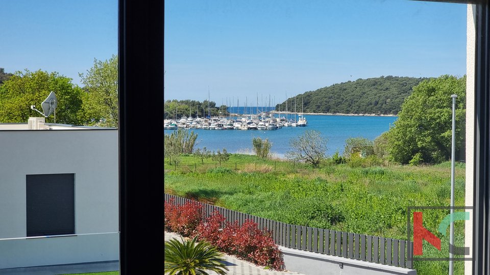 Istra, Banjole, luksuzna Vila u privatnom naselju na 200m od mora