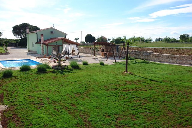 Bijažići, attractive villa with swimming pool
