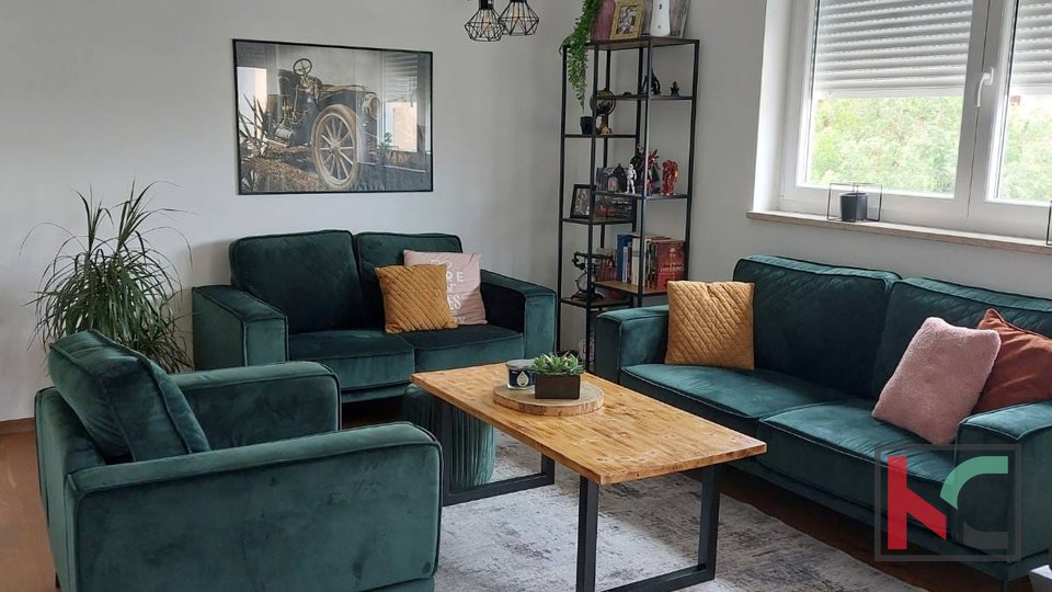 Pula, trosobni stan 66,79m2, balkon, dva parkirna mjesta, dvije ostave #prodaja